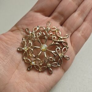 🌸3/$15🌸Liz Claiborne Floral Brooch Vintage